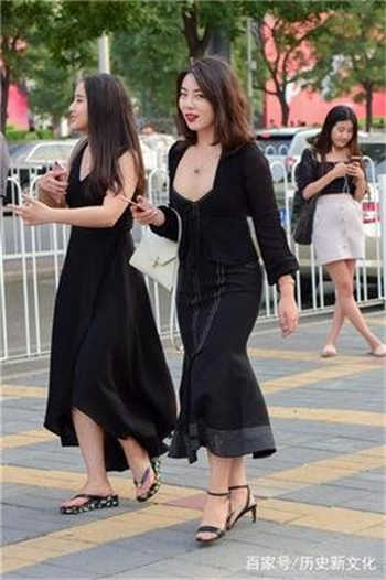 两个老外在宾馆上我